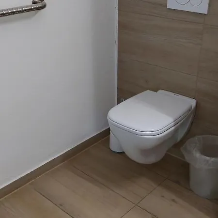 Apartment Eg-zimmer Mit Bad Und Terrasse *