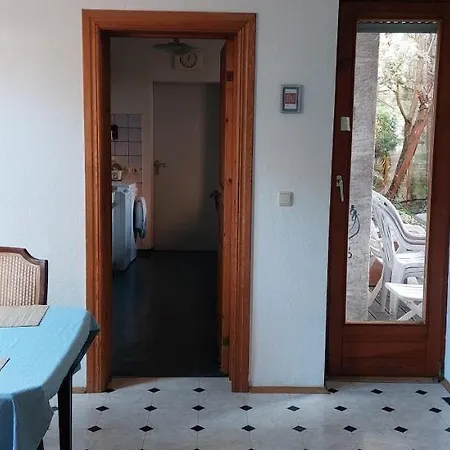 Apartment Eg-zimmer Mit Bad Und Terrasse
