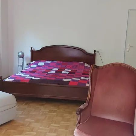 Apartment Eg-zimmer Mit Bad Und Terrasse
