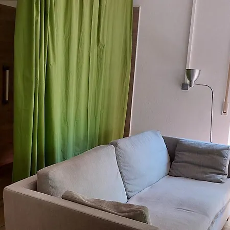 Eg-zimmer Mit Bad Und Terrasse Apartment Kassel